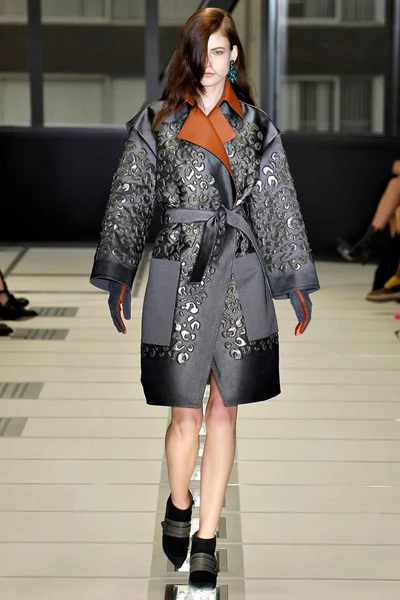 Look 11